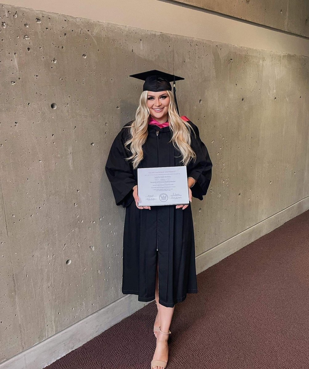 HobbinsDane's tweet photo. My amazing daughter Bella, so proud of you to make it through 4 years of University during a global pandemic.  Looking forward to to watching you in your future achievements as I will continue to be amazed.  Go rock the corporate world. https://t.co/4SBbgoOrME