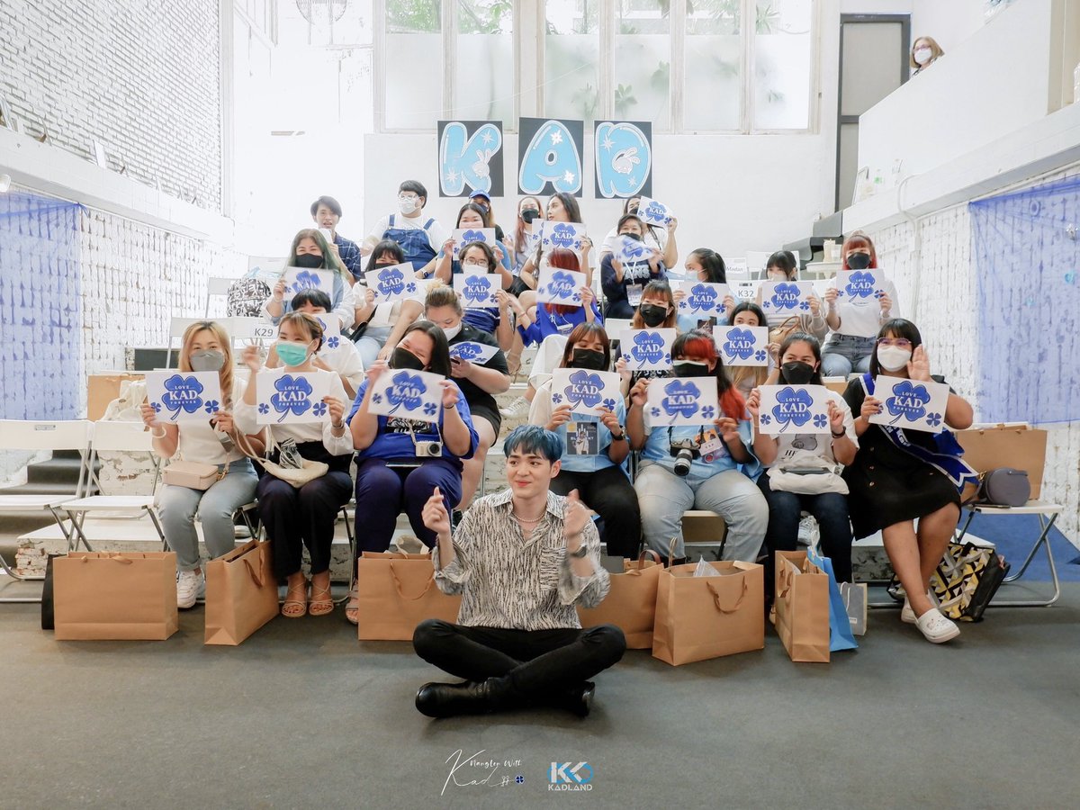 KAD8LAND's tweet photo. ขอบคุณทุกคนมากๆนะค้าบ
ขอบคุณน้องกาดคนเก่งของเรา
ขอบคุณแฟนคลับทุกคน
ขอบคุณพิธีกรและแขกรับเชิญ
ขอบคุณทีมงานทีมSTAFFทุกคน
ขอบคุณที่ยังอยู่ด้วยกัน
รักและสนับสนุนกันไปนานๆน้า
เราจะสู้ไปด้วยกันนะค้าบ✌🏻

ผิดพลาดประการใดขออภัยด้วยน้า
#NanglenwithKad
#กาดไม่ใช่การ์ด
#KADLAND @kadploysupa https://t.co/xRTBkO4ZEE