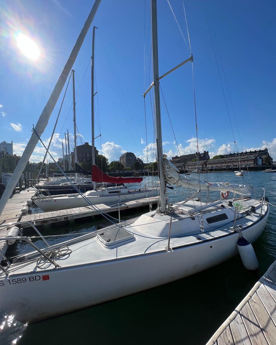 silvia_tower's tweet photo. Team sail out on the #Boston harbor. Went out to Long Island and returned into the channel on a broad reach soaking up this sublime #sunset
New England is my favorite place in the 🌎 for summer sunset sails
#sailing #bostonsailing #summer #J27 https://t.co/yO8AmAXGsD