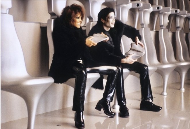 ro38443756's tweet photo. @JanetJackson The most successful brother &amp; sister music duo in history! We love to see it! 13 years later...still King &amp; there's no replacement! #RIPMichaelJackson 2022  🎧🖤 https://t.co/8oxHhSKEDG