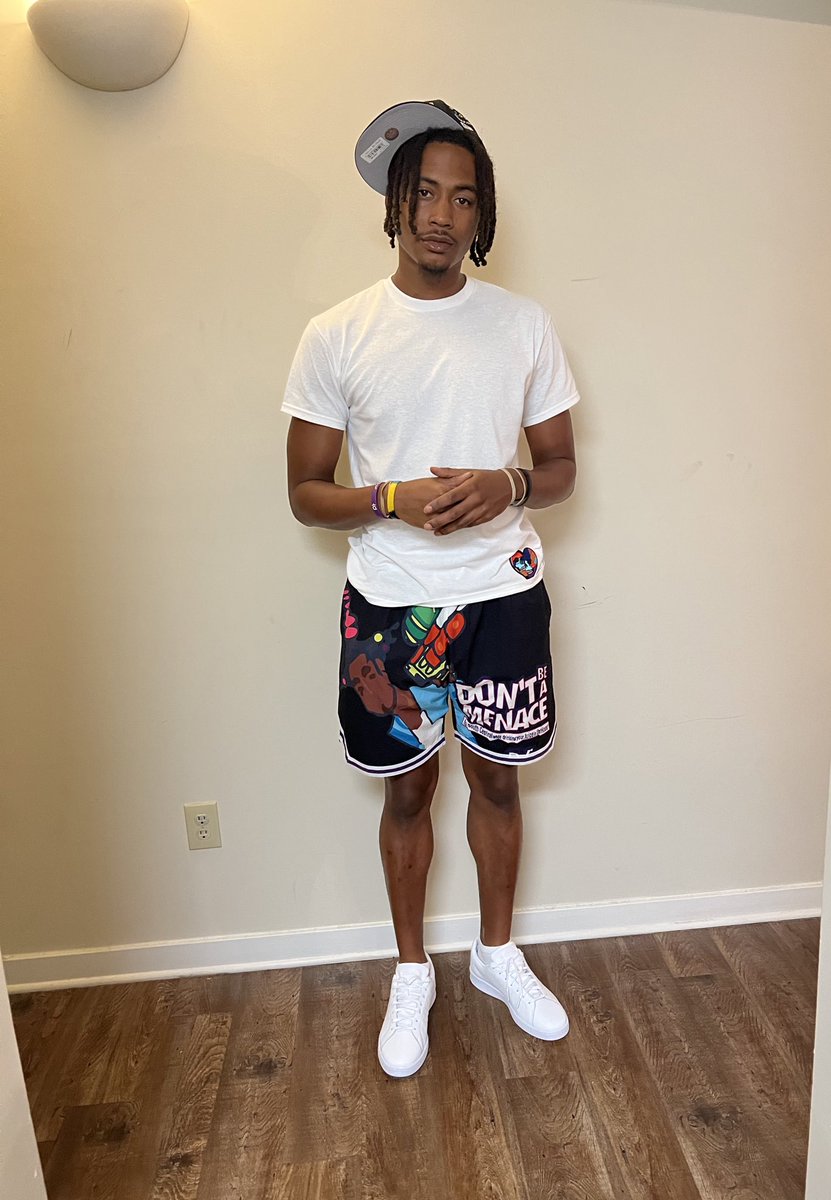 Turroo5's tweet photo. i can’t look back i might trip goin’ foward®️ https://t.co/rUiH4bHxKB