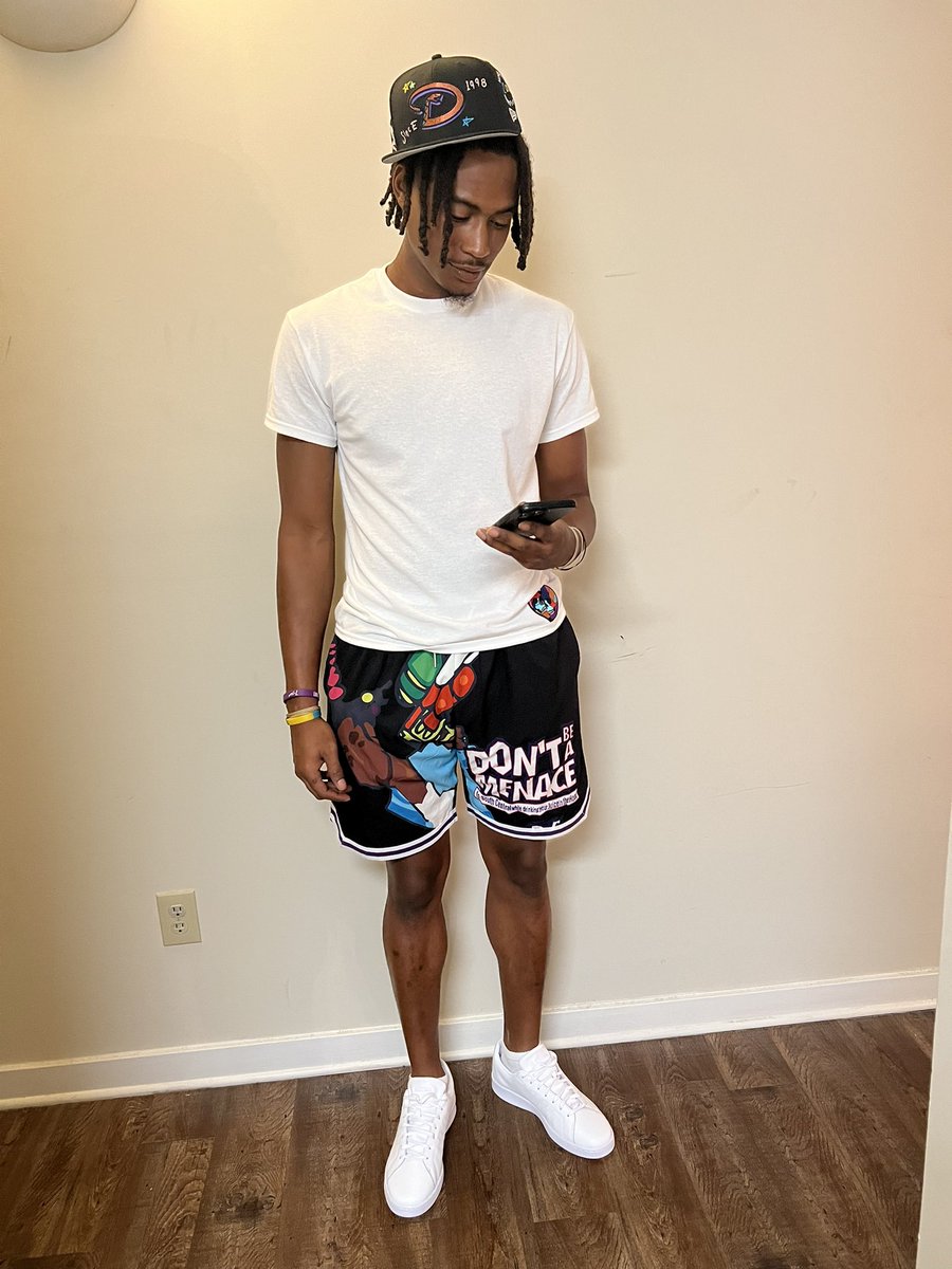 Turroo5's tweet photo. i can’t look back i might trip goin’ foward®️ https://t.co/rUiH4bHxKB