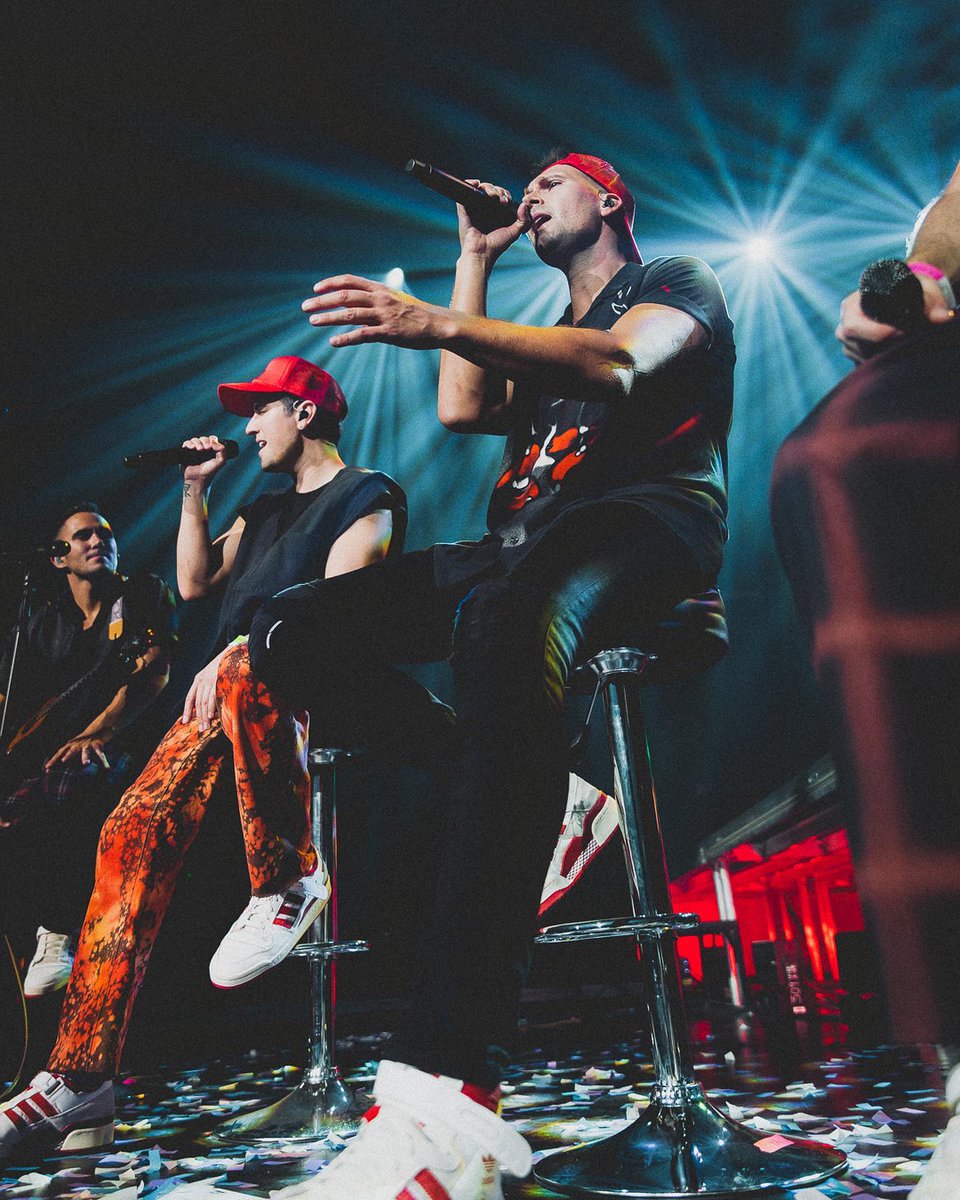 Woo_HooRushers's tweet photo. DC you were way too good to us!!! Thank you for an AMAZING open to the #forevertour we love you!! https://t.co/nu9Uvr2bxd