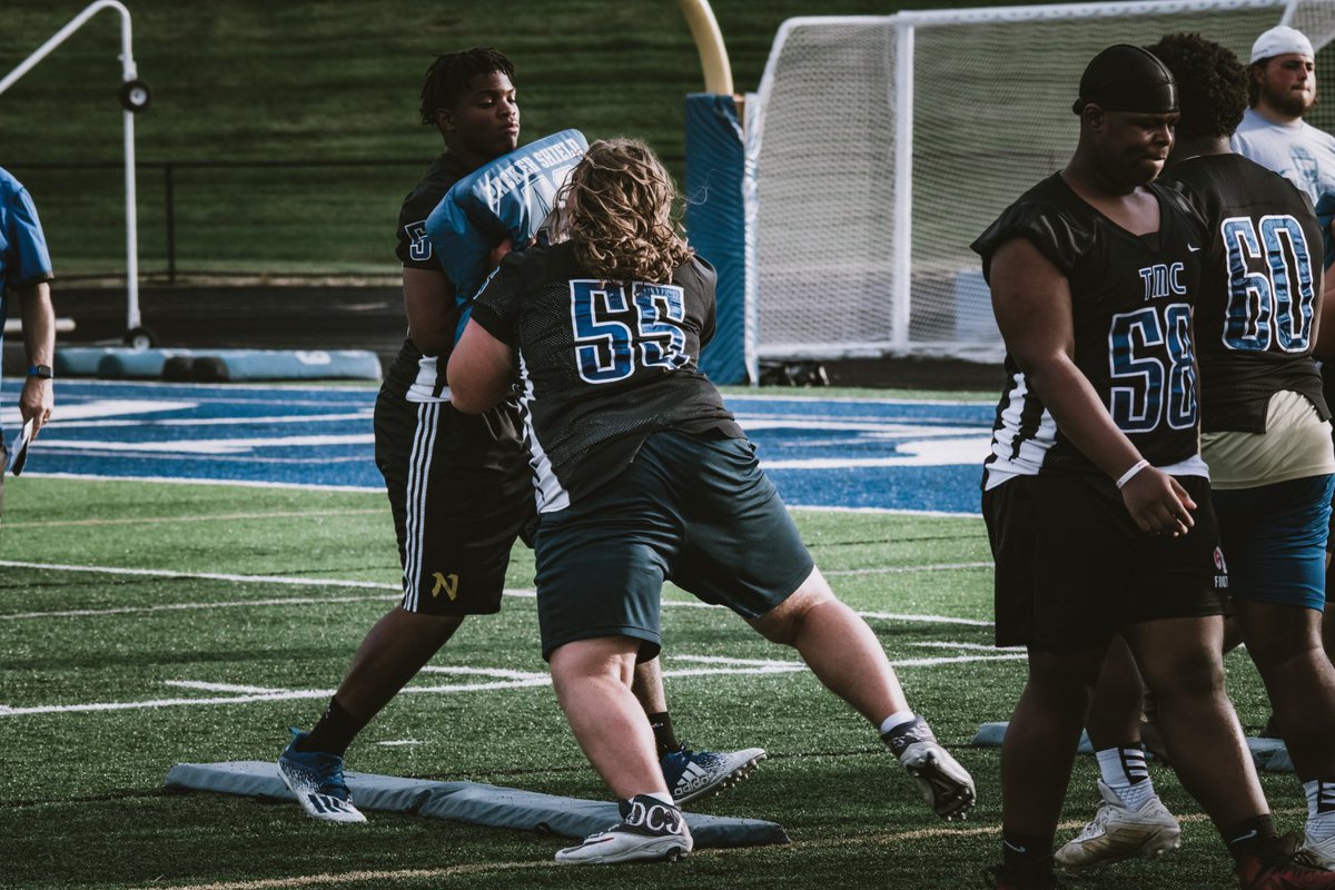 Had a great time at the <a href="/TMU_Football/">Thomas More Football</a> camp yesterday. I met a lot of different people. Thank you to @Coach_SmithTMU and <a href="/CoachBZink/">Brad Zink</a> for having me up there. I really enjoyed it. Go Saints!