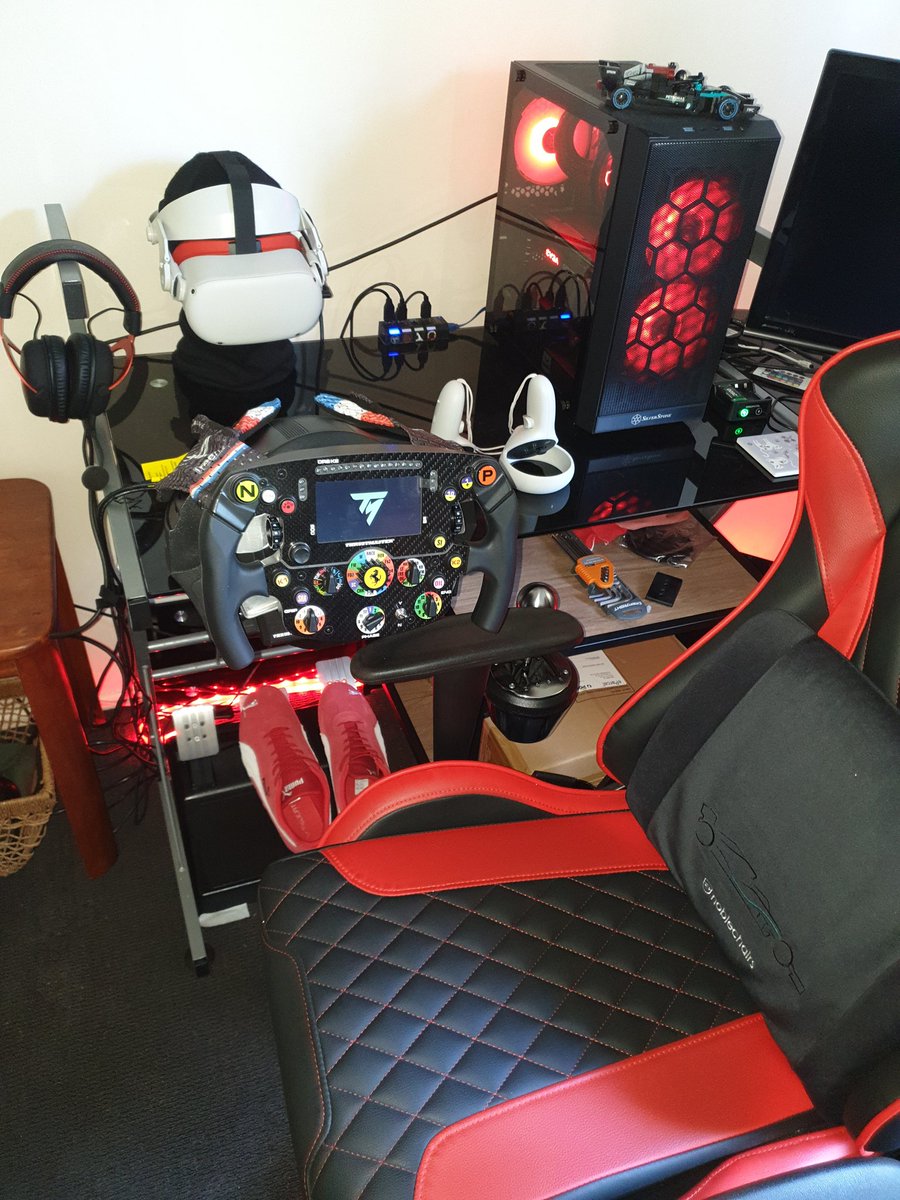 JamesPayne88's tweet photo. All ready for F1 22! @Formula1game
#TMThrustmaster #TMBattlestation https://t.co/T1uLTahaJq