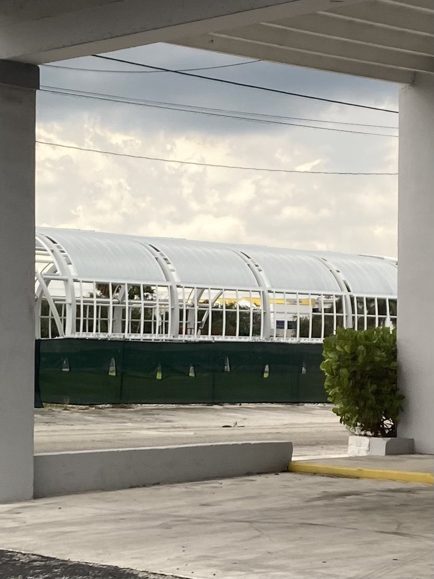 SDadebrtupdates's tweet photo. More insulated metal panels installed at Civic Court Station. 

#SouthCorridorBRT 
#MiamiSMARTProgram 
#MiamiSMARTPlan 
@CityofHomestead @GoMiamiDade https://t.co/fyWeplxceR