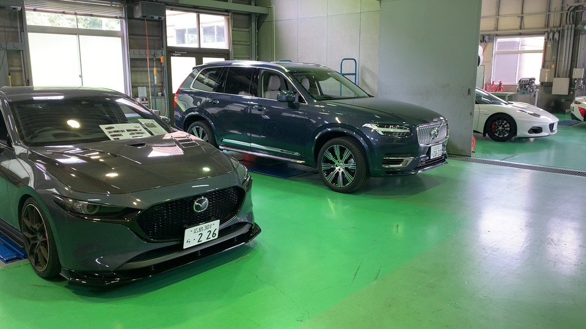 HmRacers's tweet photo. 今日は広島国際学院自動車整備大学校へモータースポーツの普及活動ではなくて
自動車整備の担い手を増やすためオープンキャンパスにお邪魔しています。 https://t.co/9pgZjiVfvt