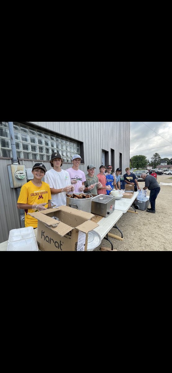 LACardinalBase's tweet photo. Helping out our community at the Chicken Q today! https://t.co/sGlLFfzahM
