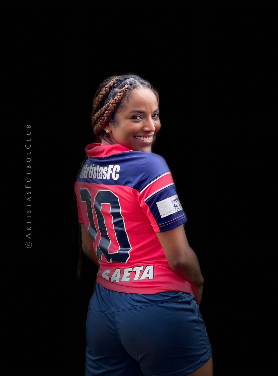 Momentos hermosos plasmados en estas grandiosas fotos y una espectacular mujer! 
<a href="/Aleja_Tobar/">Aleja Tobar</a>
 ♥️⚽️🥰 
<a href="/ArtistasFC/">Artistas Fútbol Club</a> 
<a href="/MariaG_GG/">María Guarnizo</a> 
<a href="/Hinchas_AFC/">Hinchas Artistas FC</a> 
Batallón de Sanidad  No 13 Celebración 68 aniversario de la Policía Militar  
#FutbolConSentidoSocial #FamosoSolidariosColombia