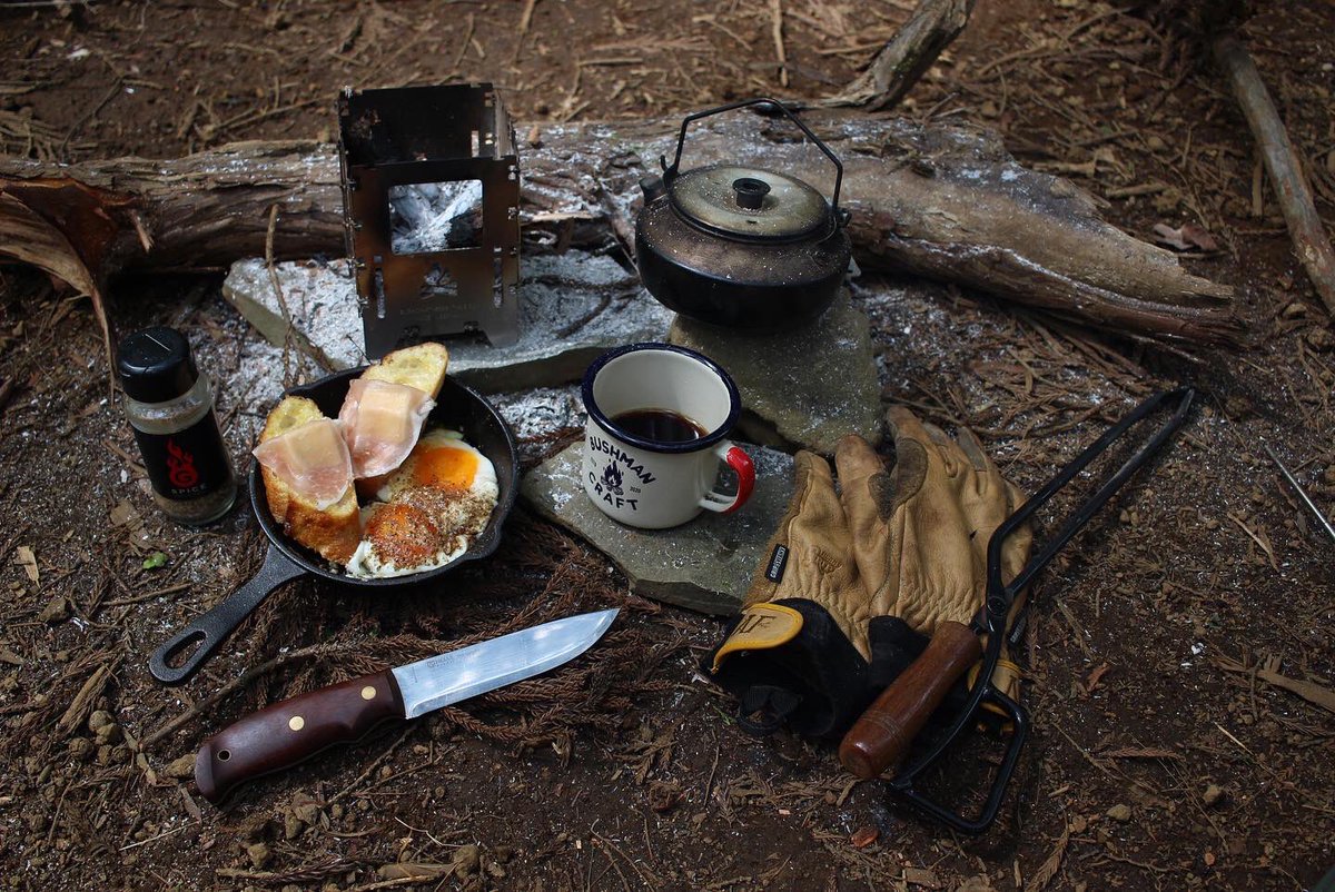 chori_camp's tweet photo. ウッドストーブのキャンプでした🔥
だんだん暑くなってきたし料理するぐらいの焚き火するのにいいよね☆

#キャンプ
#ソロキャンプ
#ブッシュクラフト https://t.co/KogHTQwqkm