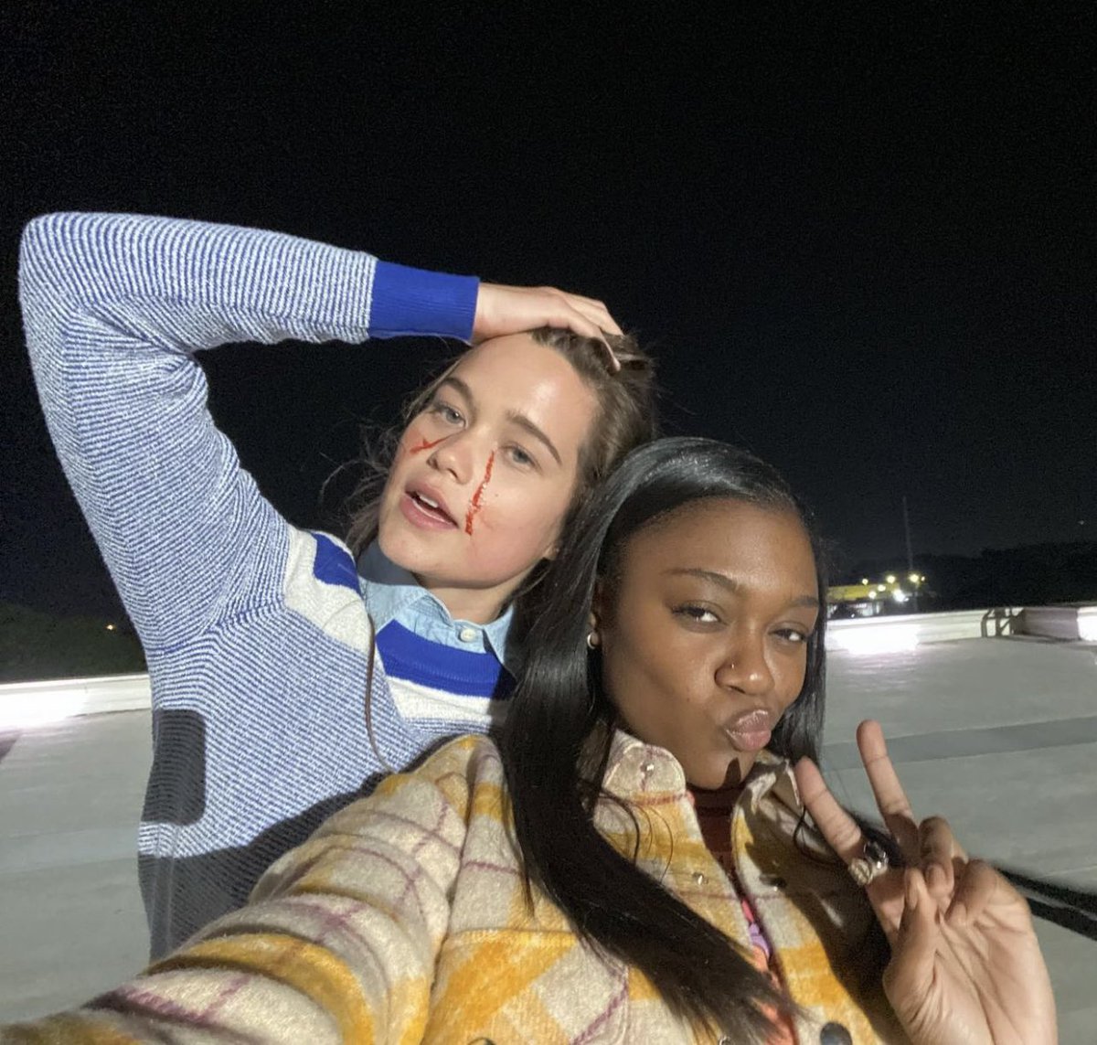 rhaesfire's tweet image. é claro que vão falar mal da série onde as protagonistas são duas lésbicas e uma delas é preta, vocês nem escondem a falta de argumentos. #firstkill