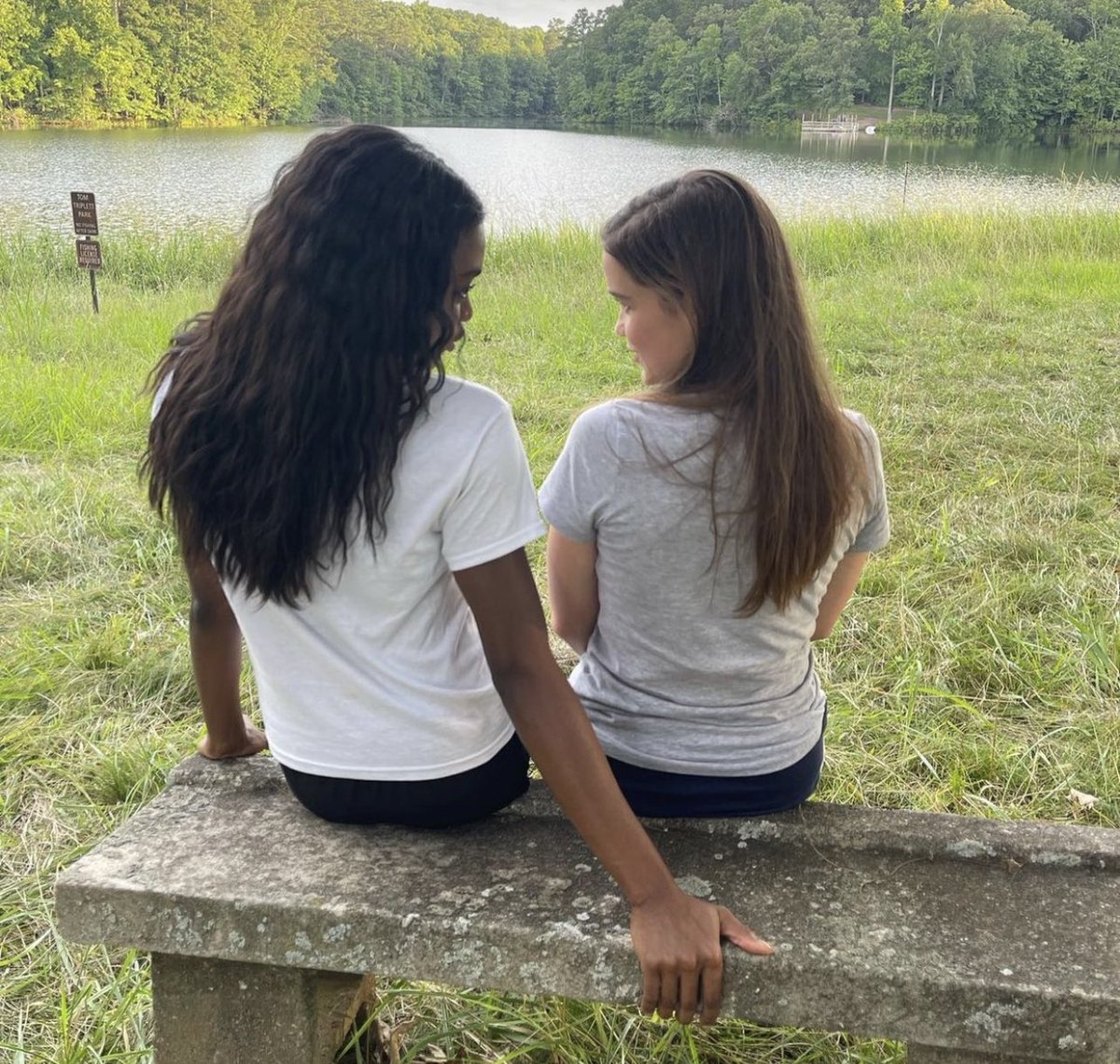 rhaesfire's tweet image. é claro que vão falar mal da série onde as protagonistas são duas lésbicas e uma delas é preta, vocês nem escondem a falta de argumentos. #firstkill