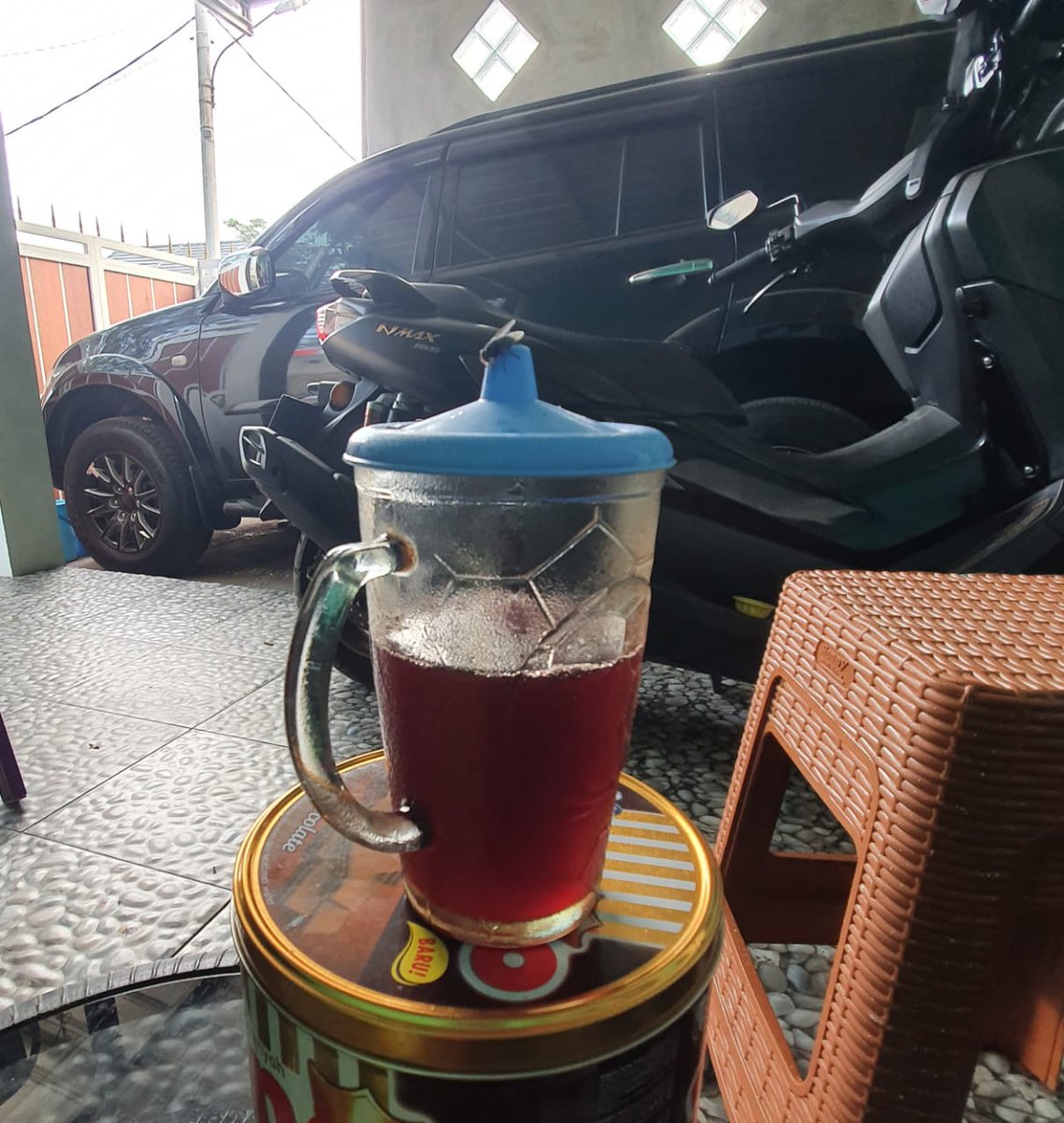 PasBaru3's tweet photo. Sebelum beraktivitas jangn lupa minum jamu. Biar kuat hadapi knyataan https://t.co/kFVGo9CFqU