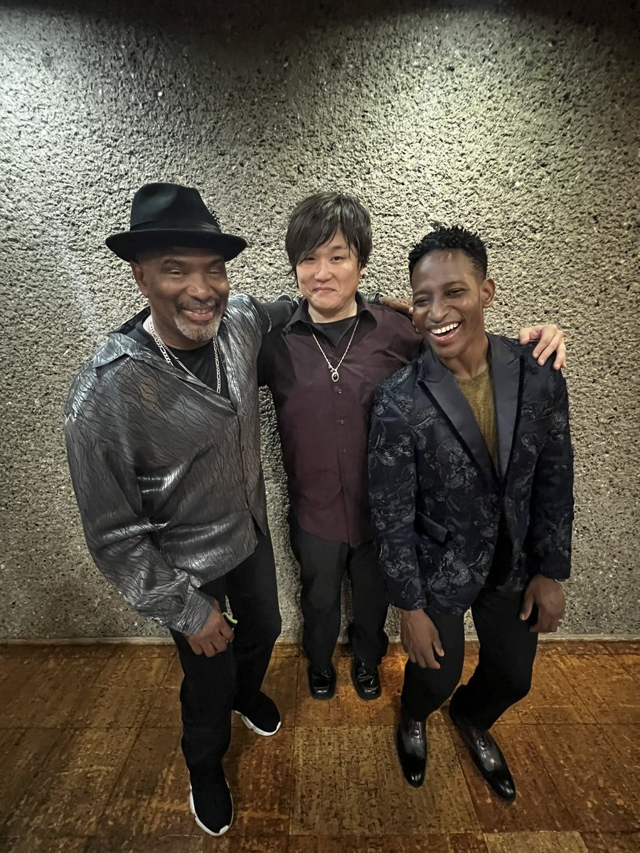shunyaex's tweet photo. It was awesome night!!
The joy of having a session with friends and the joy of playing in public.
Thank you all!!
#HGF #GOSPEL #皆川峻哉 #コッケイジャパン #raumitrio #ray #bass #johnlucas #raysidney https://t.co/qsAtFCnh0g