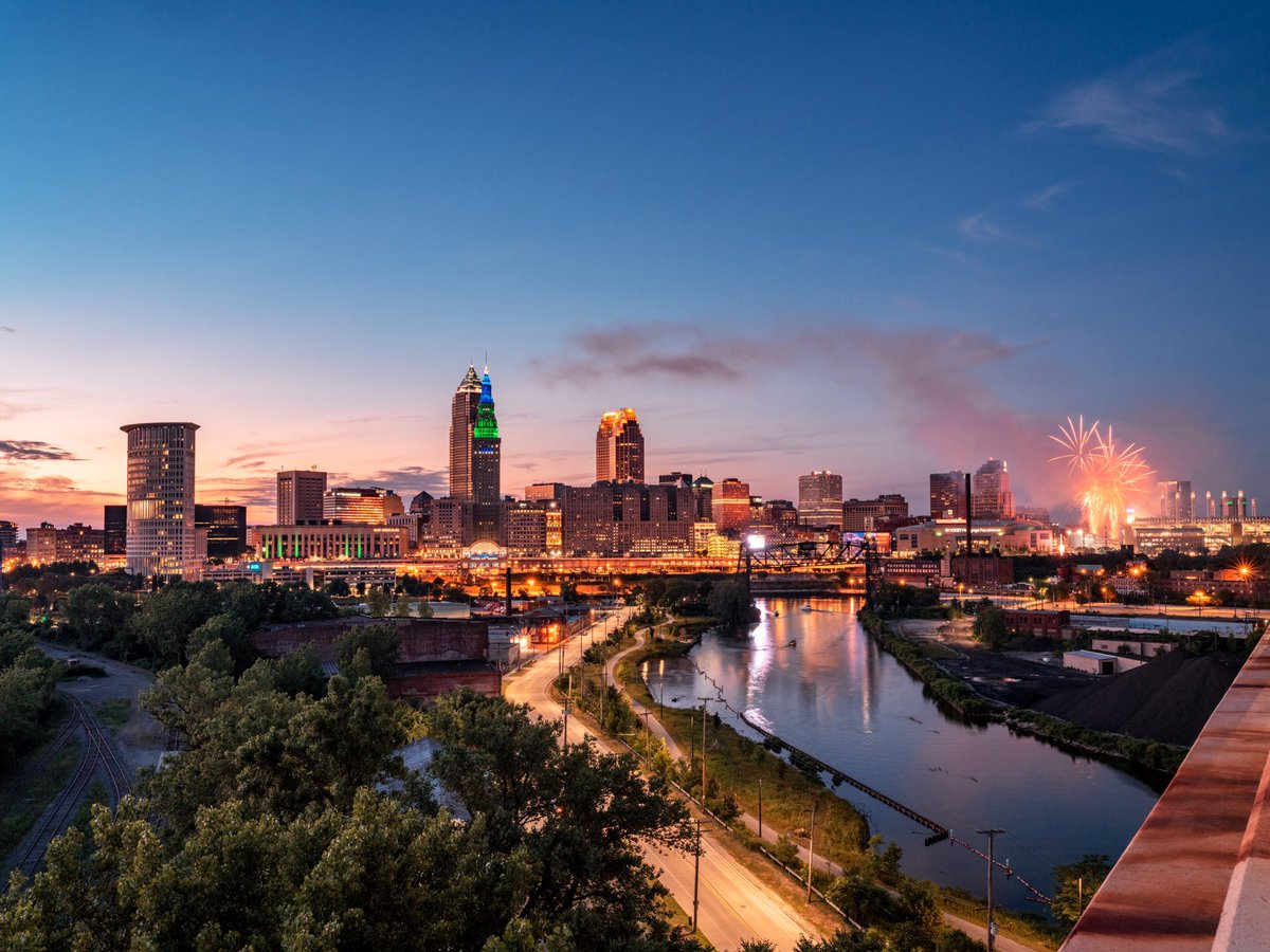 GabeWasylko's tweet photo. Saturday Sunset Fireworks in Cleveland, OH https://t.co/nfratjymrX