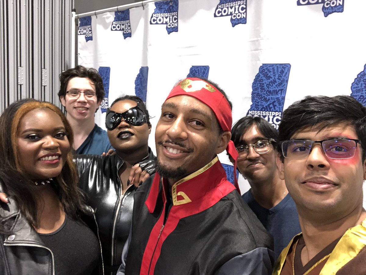 ObsessedTeach's tweet photo. Day 1 of #mscomiccon done! Definitely needed this!! I got to meet someone VERY special!!! 💪🏾👾 https://t.co/HwjZdqocoO