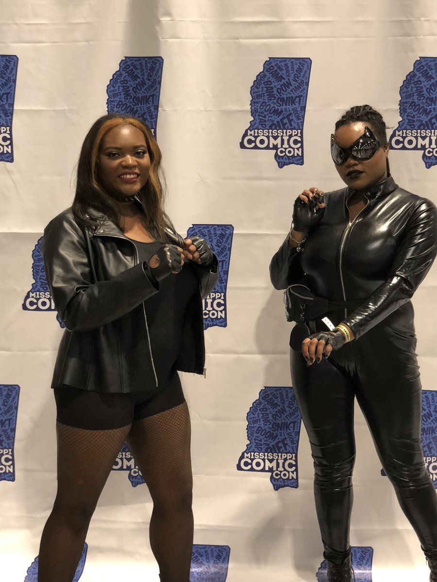 ObsessedTeach's tweet photo. Day 1 of #mscomiccon done! Definitely needed this!! I got to meet someone VERY special!!! 💪🏾👾 https://t.co/HwjZdqocoO