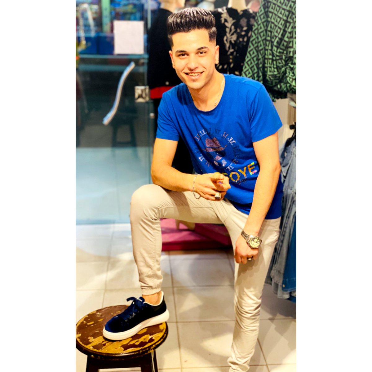 اناا حيااتي ورقه واحده يعني محدش يغلط ويقولي تعاله نبدء صفحه جديده 👌💙