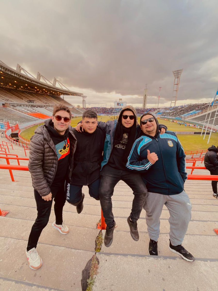 Gabi_Maartinez's tweet photo. Vamooo a iiiir siempre 🏴‍☠️
Y de paso, agradecer y saludar a un pirata de Ley.
AGUANTE BELGRANO, Que la chupe el resto.
#PotroRodrigo #Belgrano https://t.co/hHgAxycz0T