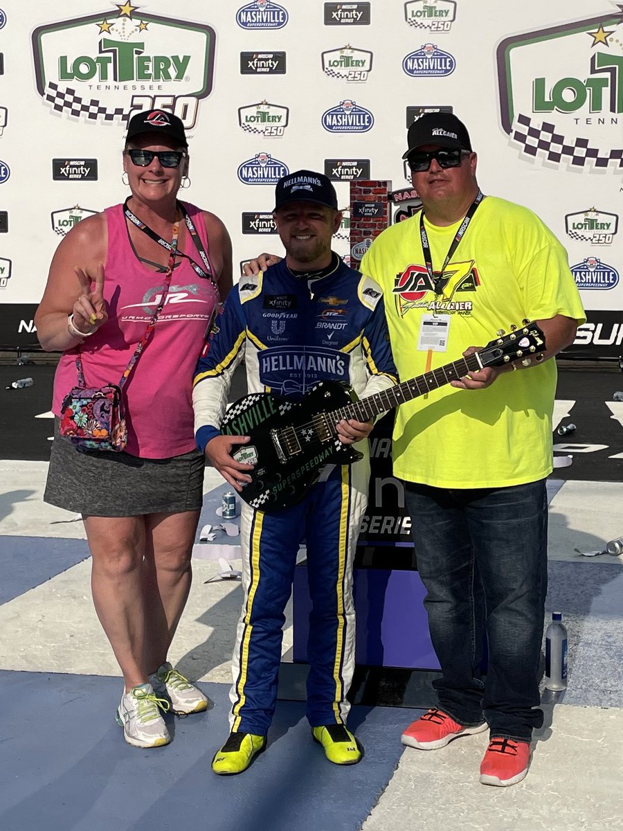 mamalib10's tweet photo. Hey ROWVA 5th Graders past and present, how about a huge shout out to @J_Allgaier for a great win in Nashville today! SCIENCE in racing!🏁 https://t.co/gNWXuelfQC