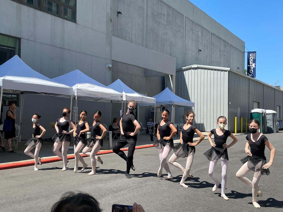 uppertrans's tweet photo. Thanks QEDC and for inviting me and my company, Uppertreans to join "Queens Rising Higher" in Astoria, New York on 06/25/2022.  #QEDC #love #peace #Queensrisinghigher #dance #foodinqueens #Astoriaevents2022 #entertainmentinqueens2022 #entrepreneur #Vendorsinqueens2022 #redstring https://t.co/StddAXp2Gv