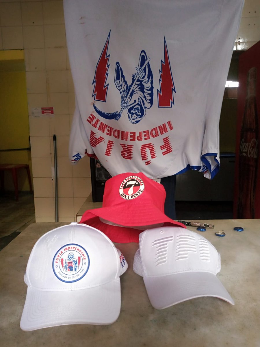 FbRj20's tweet photo. @choque_rj Se além de dois desmaiados da fúria do Paraná e o gordinho que apanhou pra parede correndo kkkkkkkk apanhou pro bonde de cima e pro bonde de baixo kkkkkk https://t.co/HaTh9fzPzH