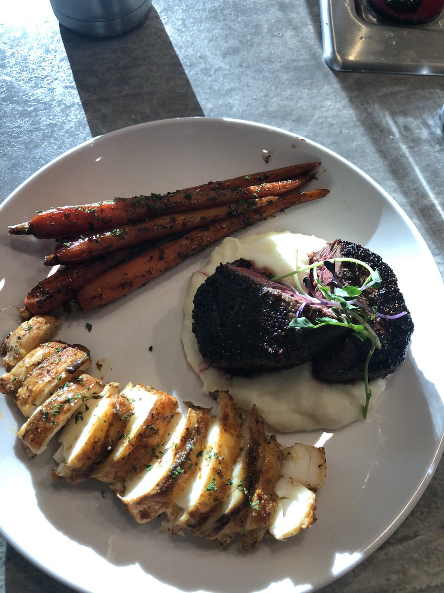 RaphaelEivots's tweet photo. Lobster cooked using the Sous Vide method was delicioso tonight #FancyTalk https://t.co/qAaWhIdGB4