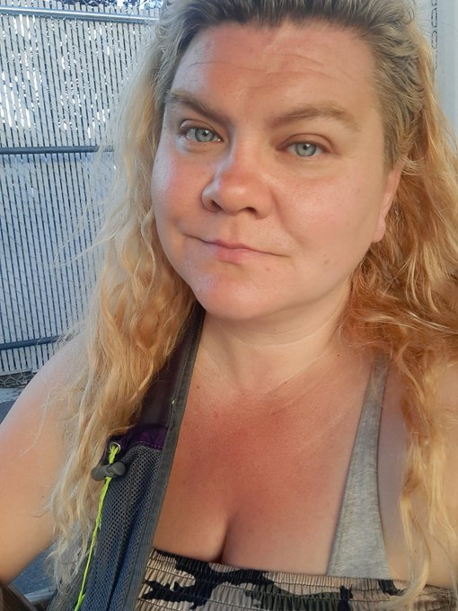 Do these sunnies suit my sun kissed face?! 😎☀️ https://t.co/dTIQET8Wvf<a href="/tag/20daysofchristmas"class="tags"><span>#20daysofchristmas</span></a>