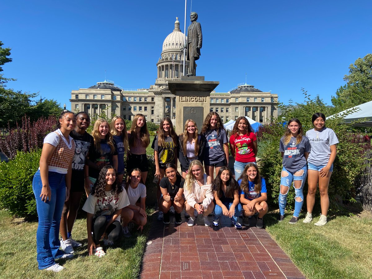 AtomicCityFC's tweet image. It’s the 7th consecutive evening and the final night together on this incredible Boise trip before the biggest game of these young footballer’s career. Let’s GO! 
#WhyNotUs #AtomicCityFC #FarWestRegionalChampionshipsFINALS #MusluskyLaw #CapelliSport #NYSA
