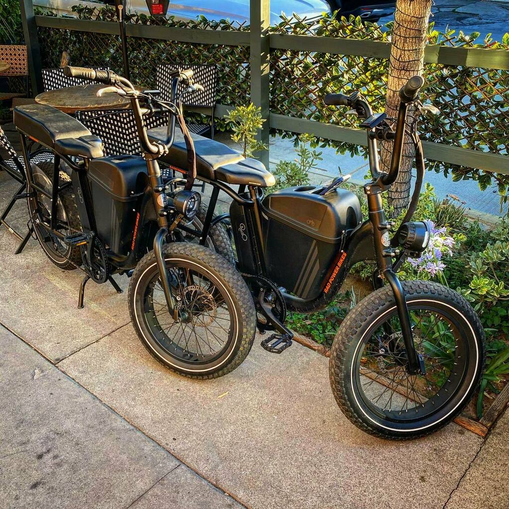ToroGrind's tweet photo. Tony and I decided to run errands on these RadRunners this evening. Quick stop for a pint before heading to grab groceries. Fun toys! Should I be a dealer for these??
๐
@acnuovo @radpowerbikes #radpowerbikes #radrunner #ebike #losangeles #shermanoaโฆ https://t.co/WCpm88CTaT https://t.co/I2zPLuFegW