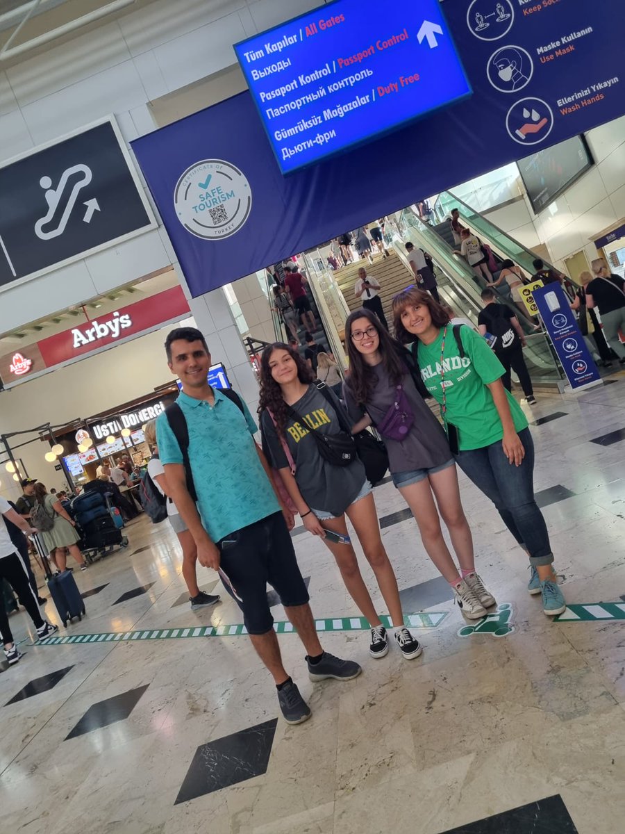 mudurant's tweet photo. Bu eğitim ve öğretim yılının son Erasmus+ Gezisini Almanyaya yapıyoruz. 😊 @bahcesehir_k12 @bahcesehirant @HUSEYiNSARI07 @kadirsari_offcl @sbalci07 @Cevlik_f @Duru6174 @NayYesim https://t.co/mRYbOBmPgt