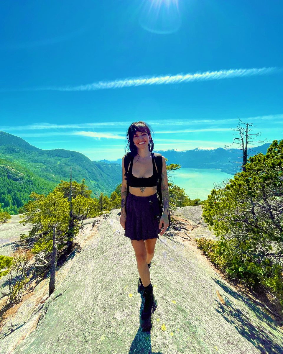 lights's tweet photo. Gnarly hike today got my serotonin flarin. Highly recommend a victory peach as a reward https://t.co/rvjz2cyMSv