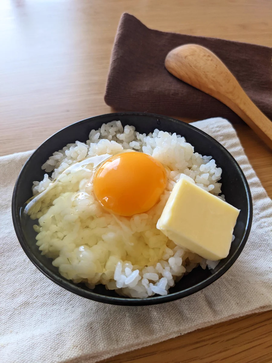 豊かな味わいの一品に仕上がる？！お箸が止まらないほど美味しいという「卵かけご飯」レシピ！