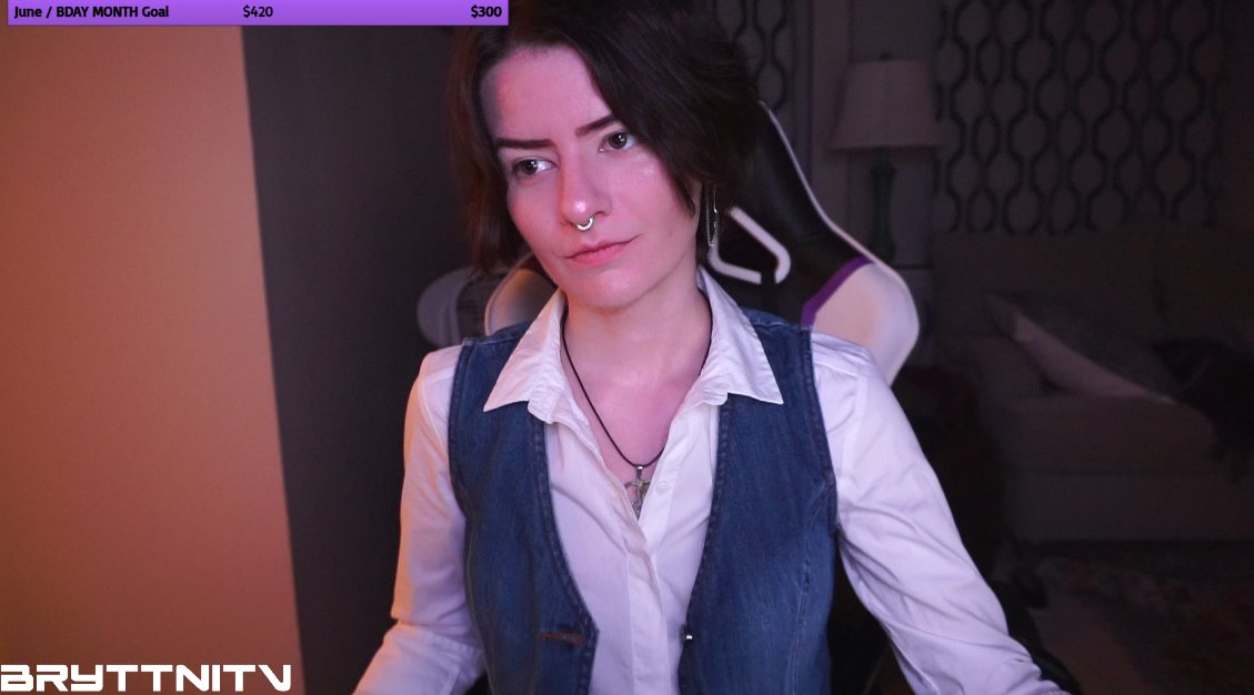 BryttniTV's tweet photo. Idk what's going on but people are dressing up

So I did too :P

More spoopy games tonight! Come chill 💕 #twitch #yakyosho https://t.co/T85FtWKXAR