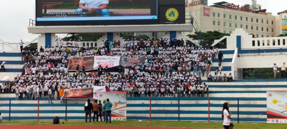 Darshanfans171's tweet photo. ಇಂದು ಕಂಠೀರವ ಕ್ರೀಡಾಂಗಣದಲ್ಲಿ ನಡೆದ #Say_No_To_Drugs  campaign ನಲ್ಲಿ ಬಾಸ್ ಅಭಿಮಾನಿಗಳು❤️🔥......
@dasadarshan
#DBoss #Kranthi #ChallengingStarDarshan https://t.co/IWufAsQYt2