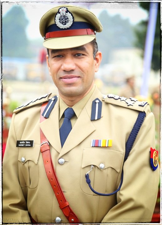 navsekera's tweet image. मैं खाकी हूँ.... 🇮🇳
Inspired by my duty no matter what day it is. Jai Hind, Jai Bharat! 
#pictureoftheday #khakitwitter