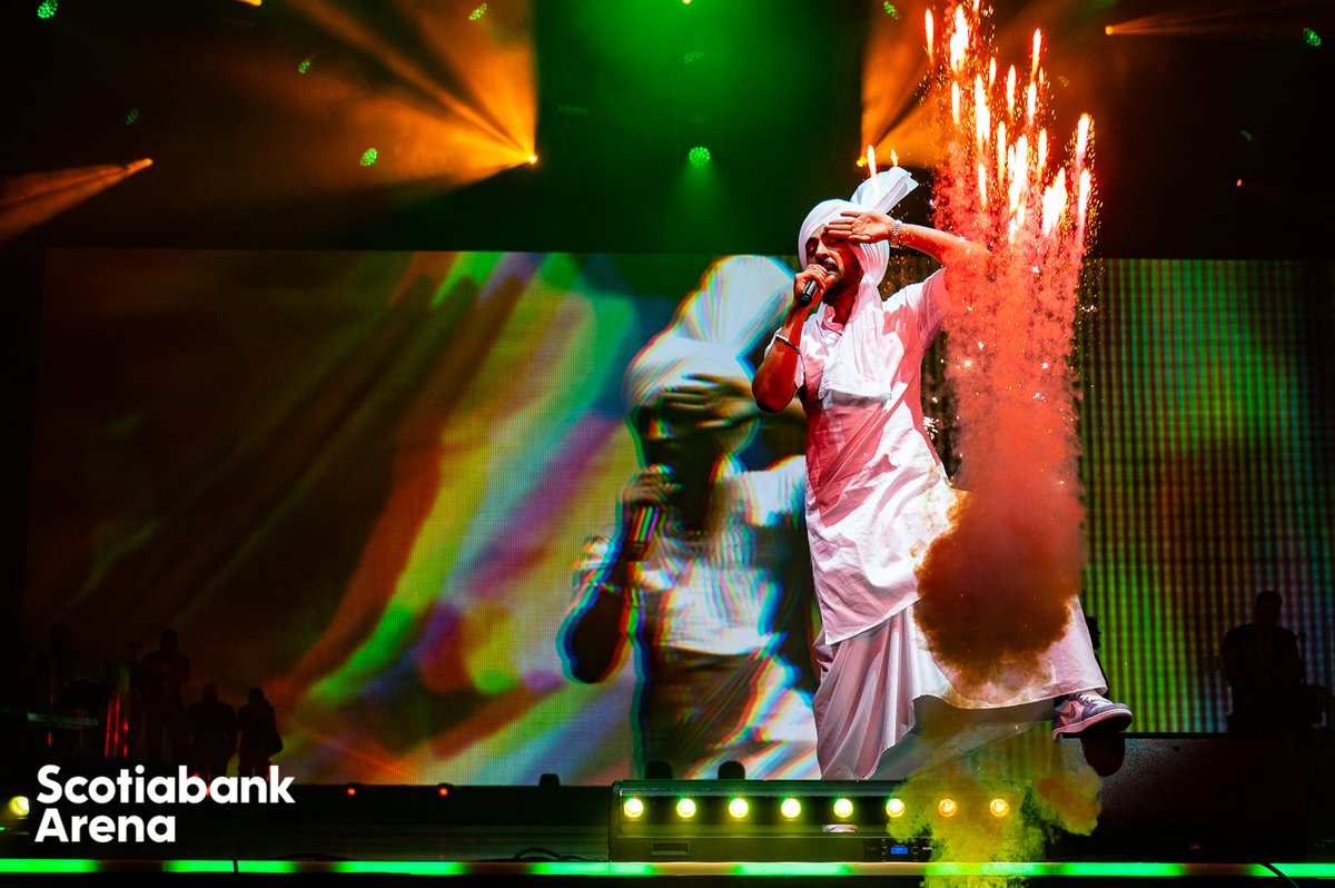ScotiabankArena's tweet photo. .@diljitdosanjh brought the 🔥 to #ScotiabankArena tonight! https://t.co/ORUgUOlyNZ