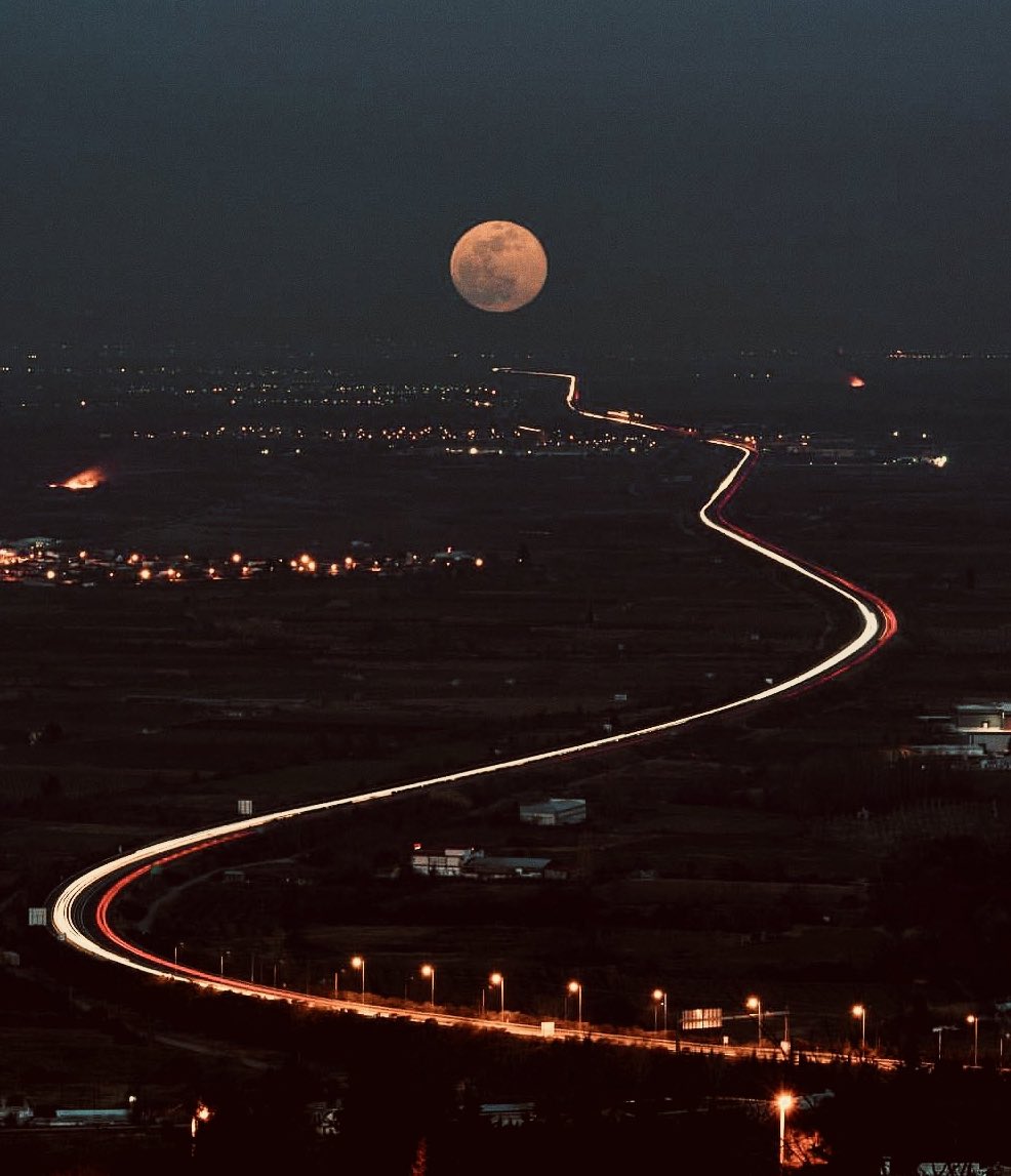 patrickbwibo's tweet photo. The Nairobi Expressway as seen from Upper Hill with the moon in the background. Beautiful scenes 😍 https://t.co/vaBWVtyrQI