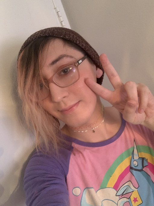 Bright and pink today #Pride2022 #trans #TransIsBeautiful https://t.co/v7E5GUFwyM<a href="/tag/pride2022"class="tags">#Pride2022</a><a href="/tag/trans"class="tags">#trans</a><a href="/tag/transisbeautiful"class="tags">#TransIsBeautiful</a>