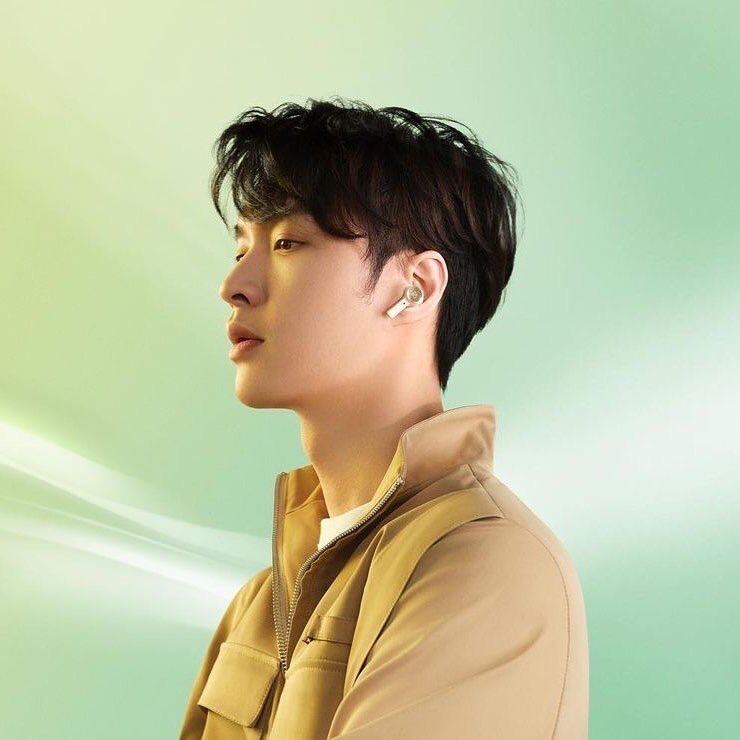 EXOGlobal's tweet photo. [OTHER] 220626 BangOlufsenBKK Instagram Update with #LAY: “All gold everything. @layzhang #.อี้ชิง for #.BeoplayEX”
https://t.co/nVxsn2EkW0

#EXO #엑소 @weareoneEXO @layzhang https://t.co/nBF1wQcHTs