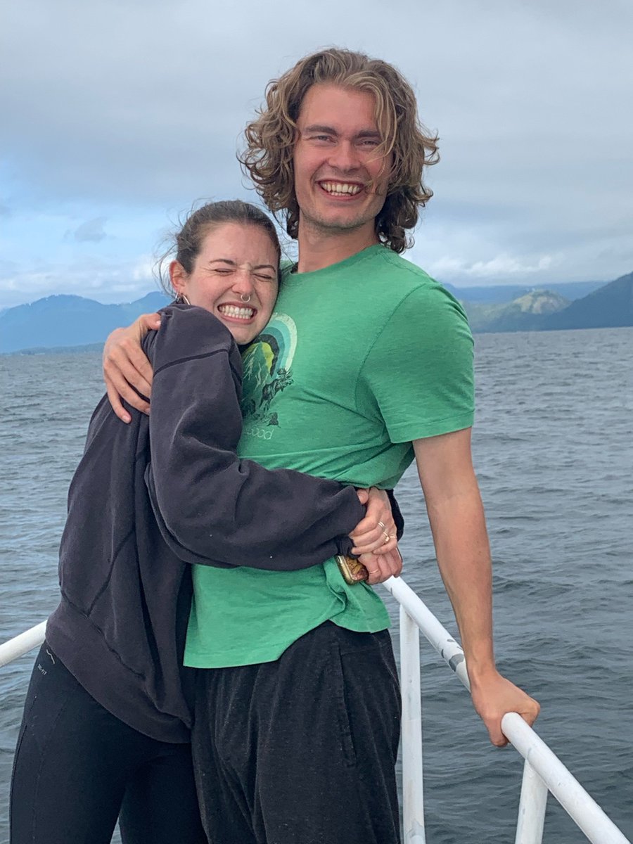 hhtdoesnotfuck's tweet photo. we are on a boat! porpoises swam with us for an hour! i love josh! i love you guys! https://t.co/QzIbjOAo6Z