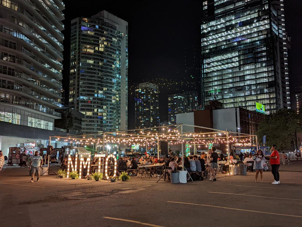 yshc's tweet photo. Like an oasis in the middle of a concrete desert #halal #nmto https://t.co/Y1vLAC6LVr