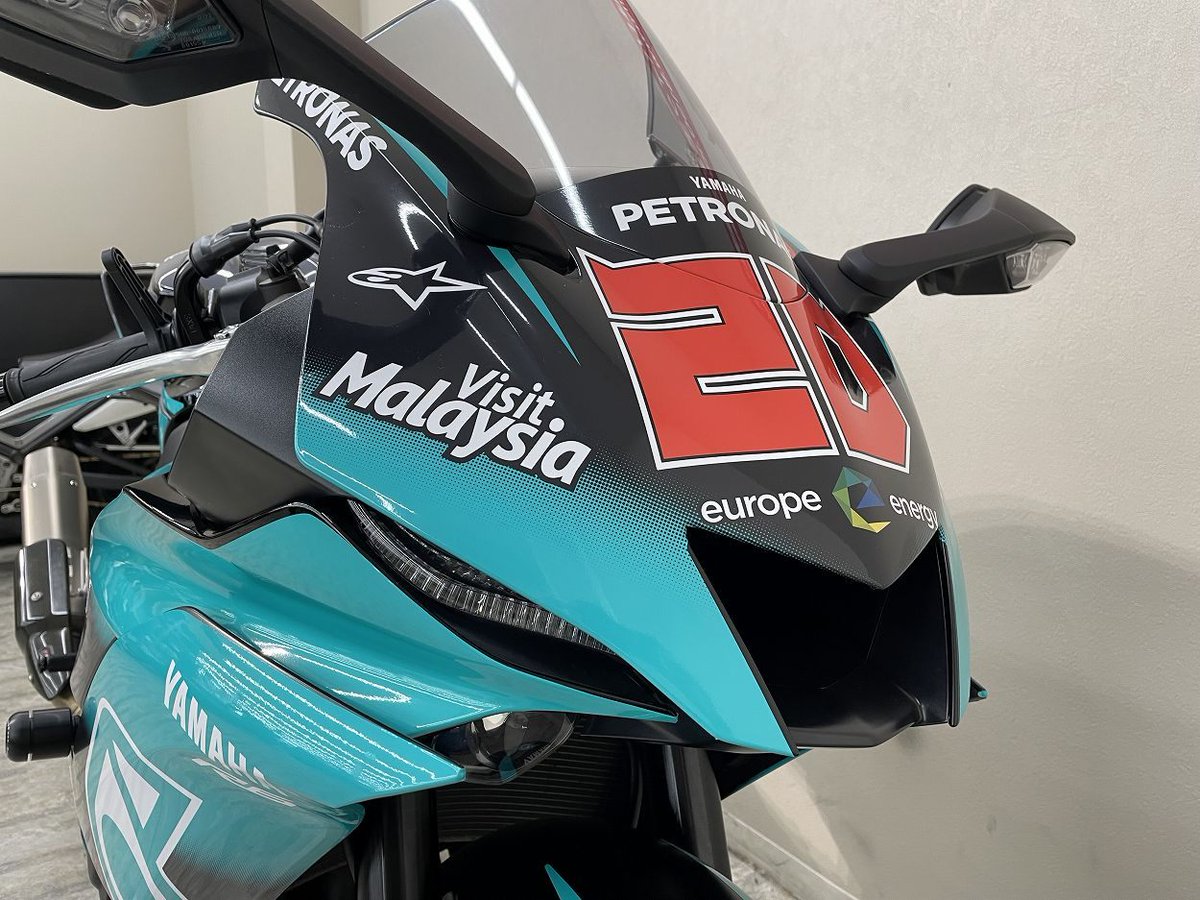 ペトロナス・ヤマハSRTカラーにフルラッピングされたYZF-R6