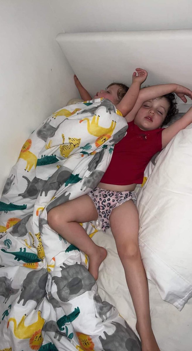New episode is now up! Need something to listen to on late nights when you're trying to stay up with the kiddos? Catch up with us this week about how we coped with  sleep changes after having our babies in the early years at mamabetes.buzzsprout.com/1007119/108527…
#mamabetes #doc #dcma