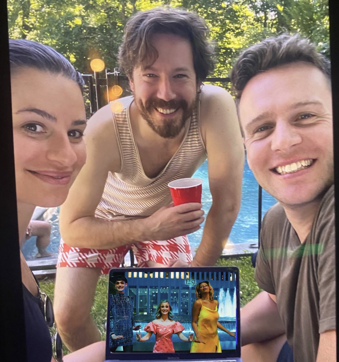 Just spending the evening watching the Theatrely music video, “So Much to See”

m.youtube.com/watch?v=FoFhd2…