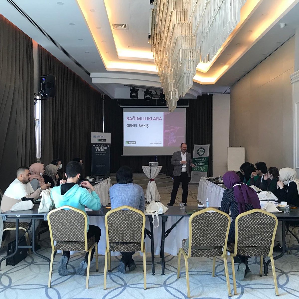 gencyesilayci's tweet photo. Programımızla; uyuşturucu madde kullanma eğilimleri ve uyuşturucu madde kullanımının olası sağlık tehditleri hakkında bilgi paylaşımının sağlanmasını, gençlerimizi dünyadaki  madde sorunuyla mücadele çalışmalarına dâhil etmeyi ve bu alandaki farkındalığı artırmayı amaçlıyoruz. https://t.co/AJmY5C6gfS