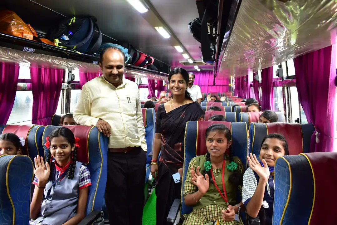 PriyangaMadhan's tweet photo. Gnana Darshana, a unique initiative of @ZPUttaraKannada to inspire children to pursue education in best of our institutions. Class 9 students will be visiting @IIM_Bangalore today. @iimb_official Hope u ll inspire them for a lifetime #hope
@readingkafka
@Captain_Mani72
@KotasBJP https://t.co/skjo1vmjNw