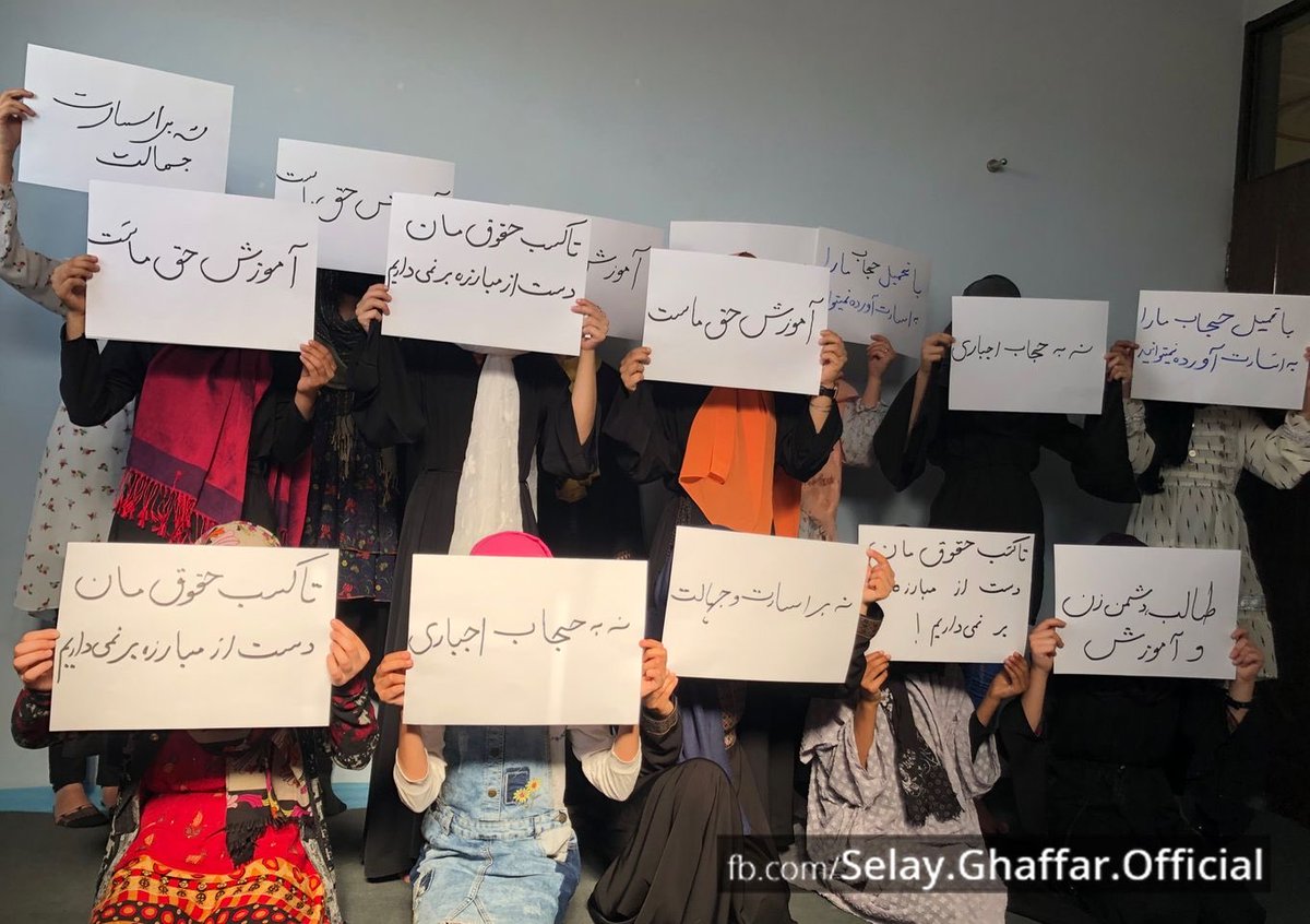 GhaffarSelay's tweet photo. دختران و زنان نترس با وجود اختناق حاکم علیه بسته‌ماندن مکاتب به‌روی دختران و محدودیت غیر انسانی علیه زنان دست به اعتراض زدند.آنان جانوران طالبی نه با سرکوب و نه هم بوسیله شکنجه وزندان ‌می‌توانند صدای عدالت‌خواهانه زنان را خاموش سازند
#AfghanWomen #Afghanistan #education #Taliban https://t.co/Q5uOv14X4j