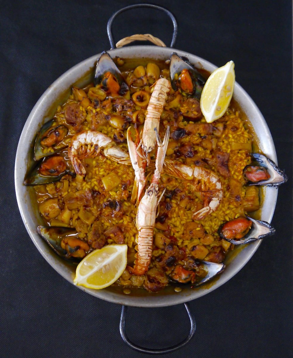 MesonElBotijero's tweet photo. La mejor manera de acabar la semana es sentando delante de una buena mesa 😋🍽️🥘
Reserva ya tu mesa ☎️
También para llevar por encargo
@MesonElBotijero 
#Mesonelbotijero #Blanes #restaurant #comidacasera #comidaparallevar https://t.co/io45A3ous4