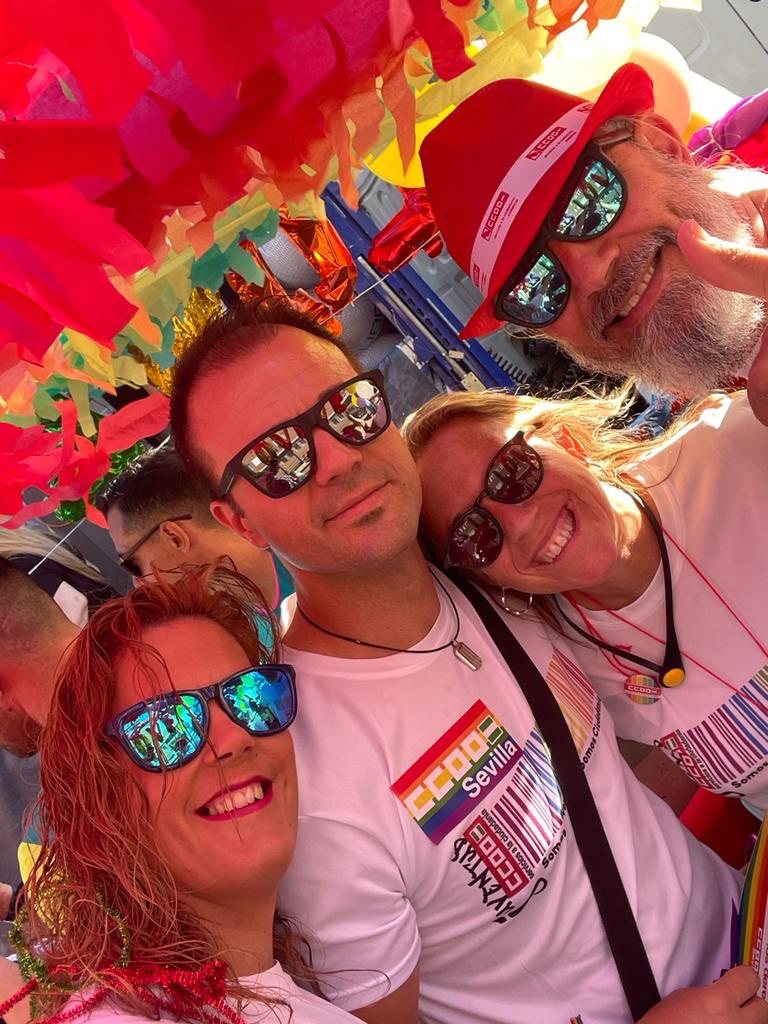 asiccoose's tweet photo. 🏳️‍🌈 En el día de ayer participamos en el desfile del #OrgulloSevilla22 

🌈 Defendemos los derechos y la igualdad de las personas #LGTBI+ ✊

#OrgulloDeSer #StopLGTBIfobia https://t.co/qH79AHS9eQ